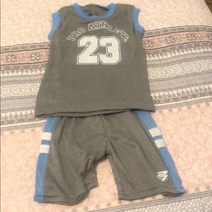 All brand new never worn before 4T outfits